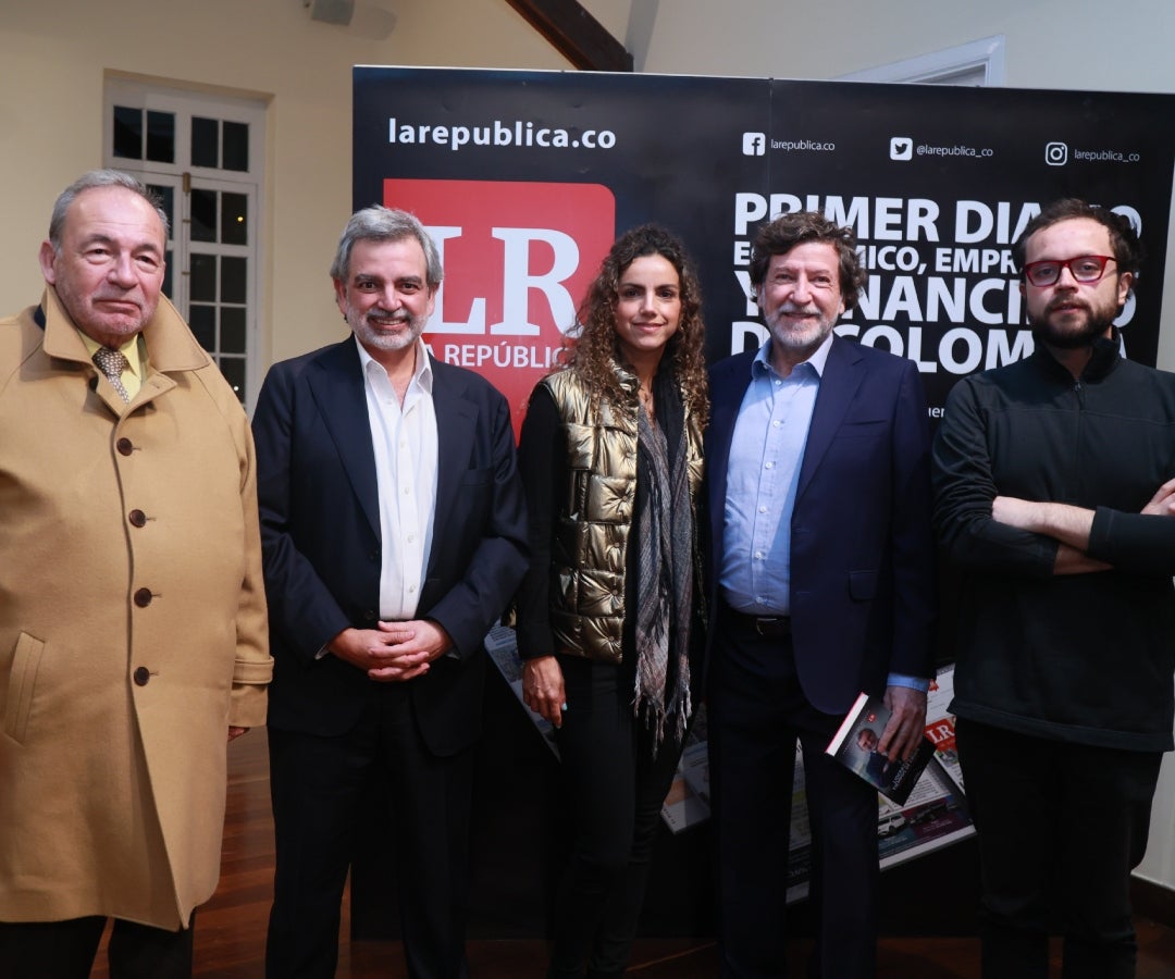 Carlos Darío Barrera, exalumno del Gimnasio Moderno;Juan Pablo Liévano, exsuperintendente de Sociedades y autor de ‘Liderazgo en tiempos de crisis'; Natalia Hernández, diseñadora gráfica;Rafael de Guzmán, abogado; y Andrés Caro, director de la Fundación para el Estado de Derecho.
