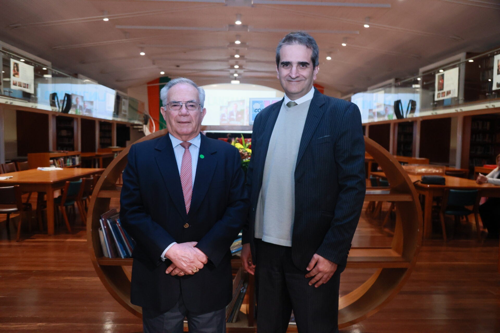 El almirante David René Moreno Moreno; y Francisco Ochoa Lievano, socio de Juan Pablo Lievano.