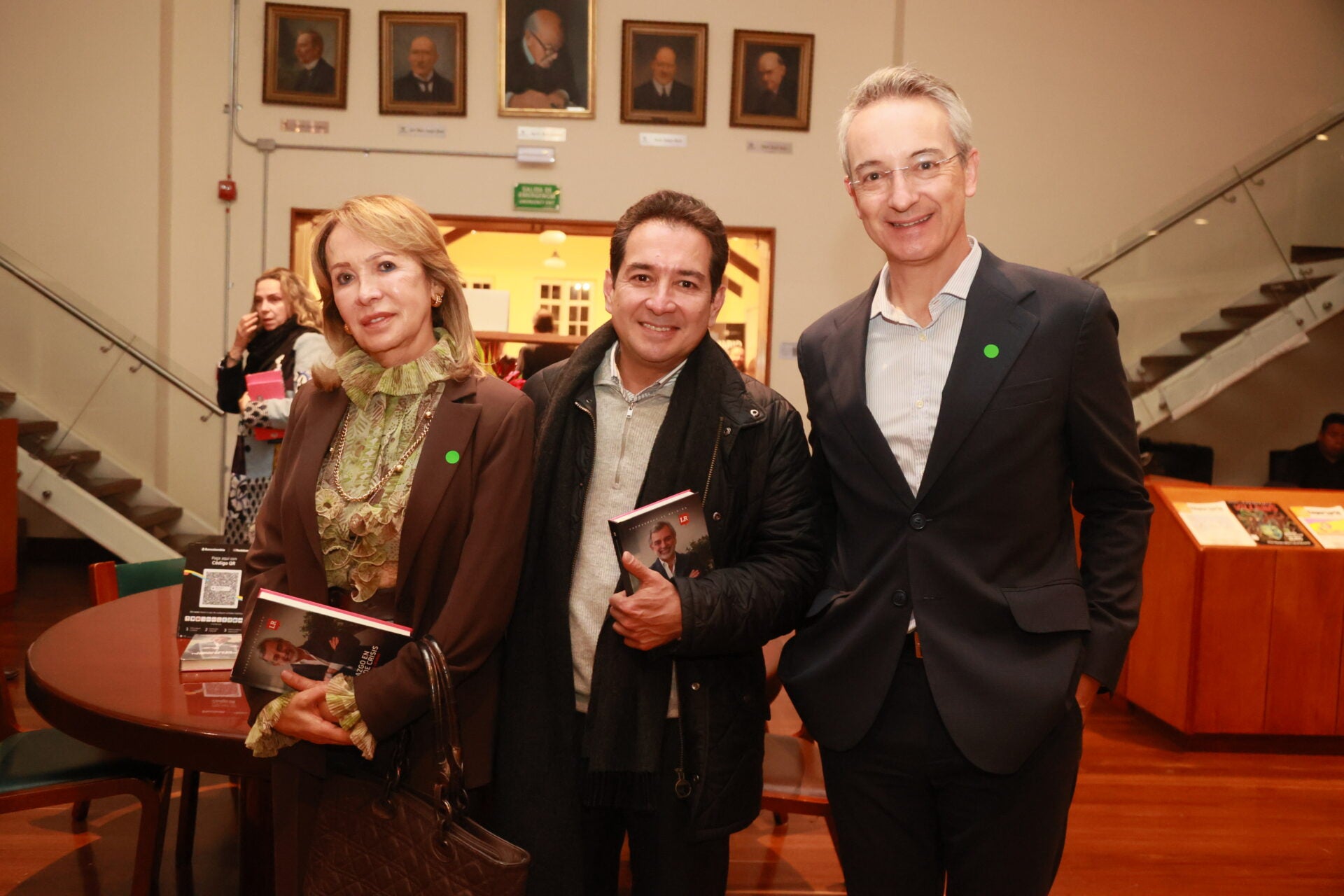Nydia Sánchez; Carlos Cante, presidente de Fenalcarbón; y Mario Pardo, presidente ejecutivo de Bbva Colombia, durante el evento de lanzamiento.