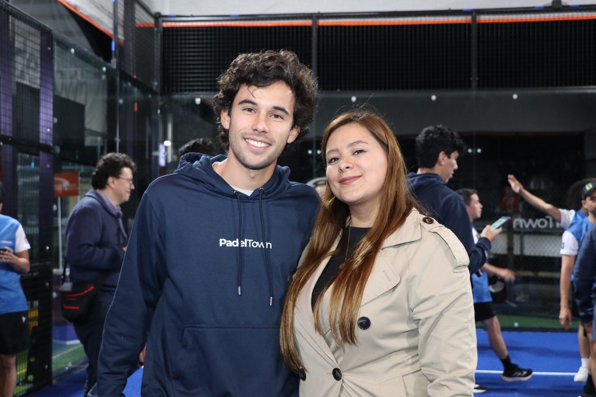 Santiago Dávila, coordinador administrativo de PadelTown; y Andrea Bohórquez, analista de mercadeo en Nuestro Bogotá.