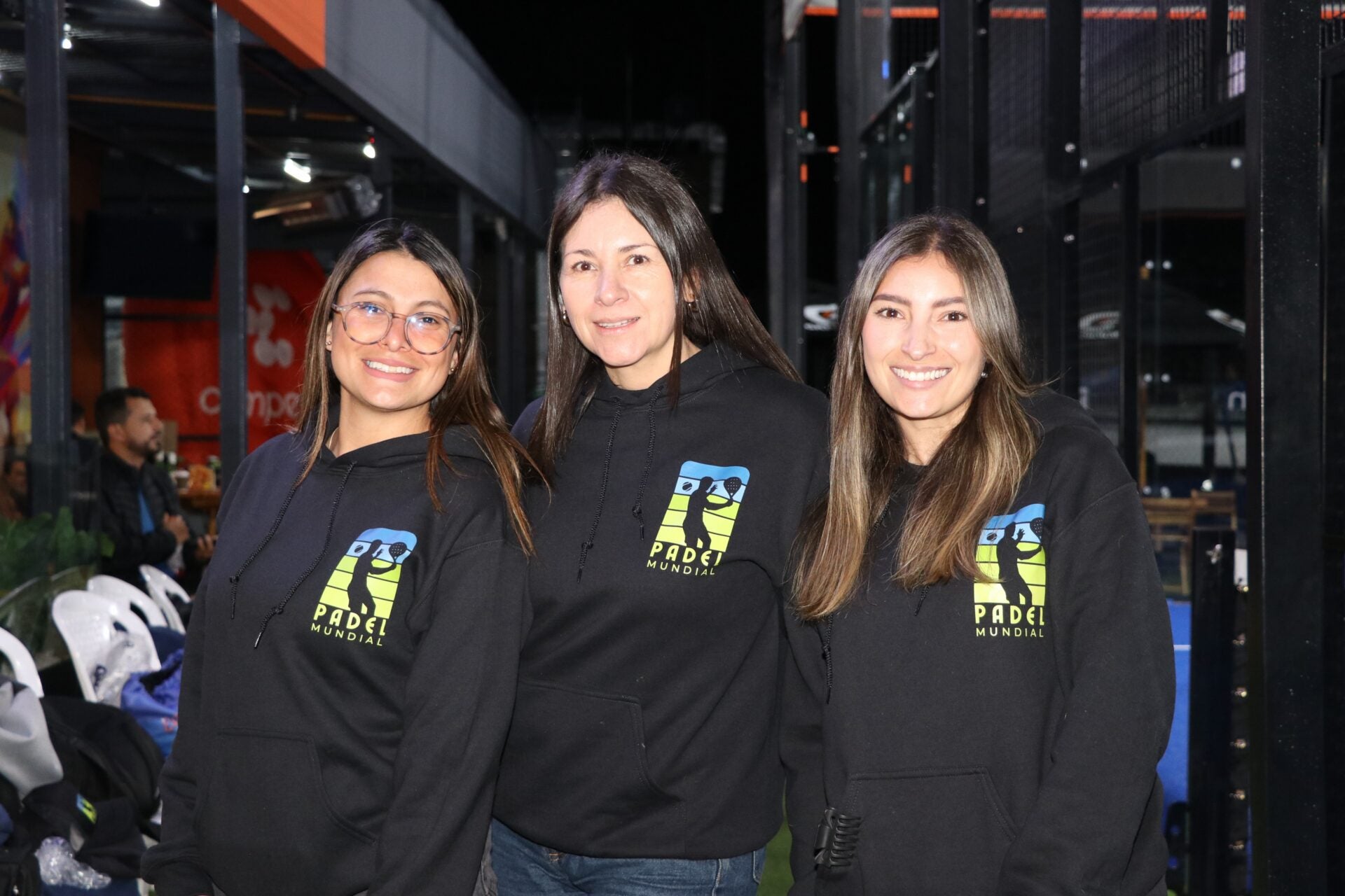 Laura Walteros, directora comercial en Padel Mundial; Dora Prado, country manager de Padel Mundial; y Laura Esquivel, community manager en Padel Mundial.