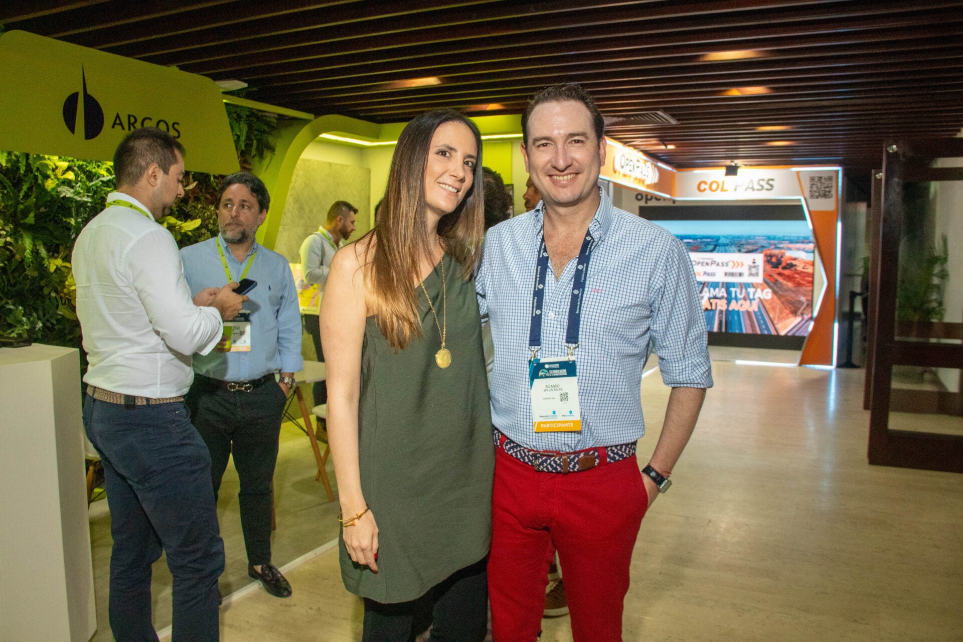 Daniela Salazar, relationship manager de Btg pactual y Ricardo Willis, CEO Kargoru.