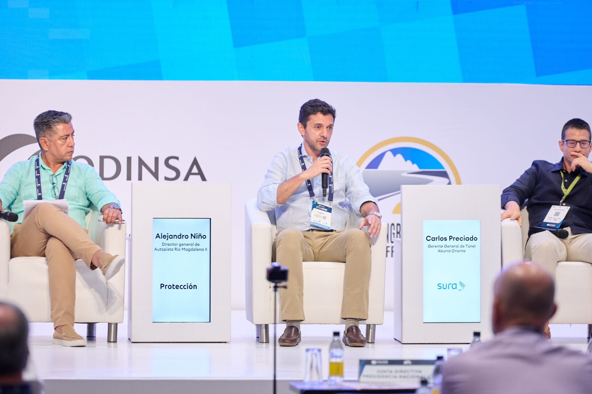 Jhon Jairo González, director General (E) del Invías, Alejandro Niño, director general de Autopistas Río Magdalena IICarlos Preciado, gerente General de Túnel de Aburrá Oriente