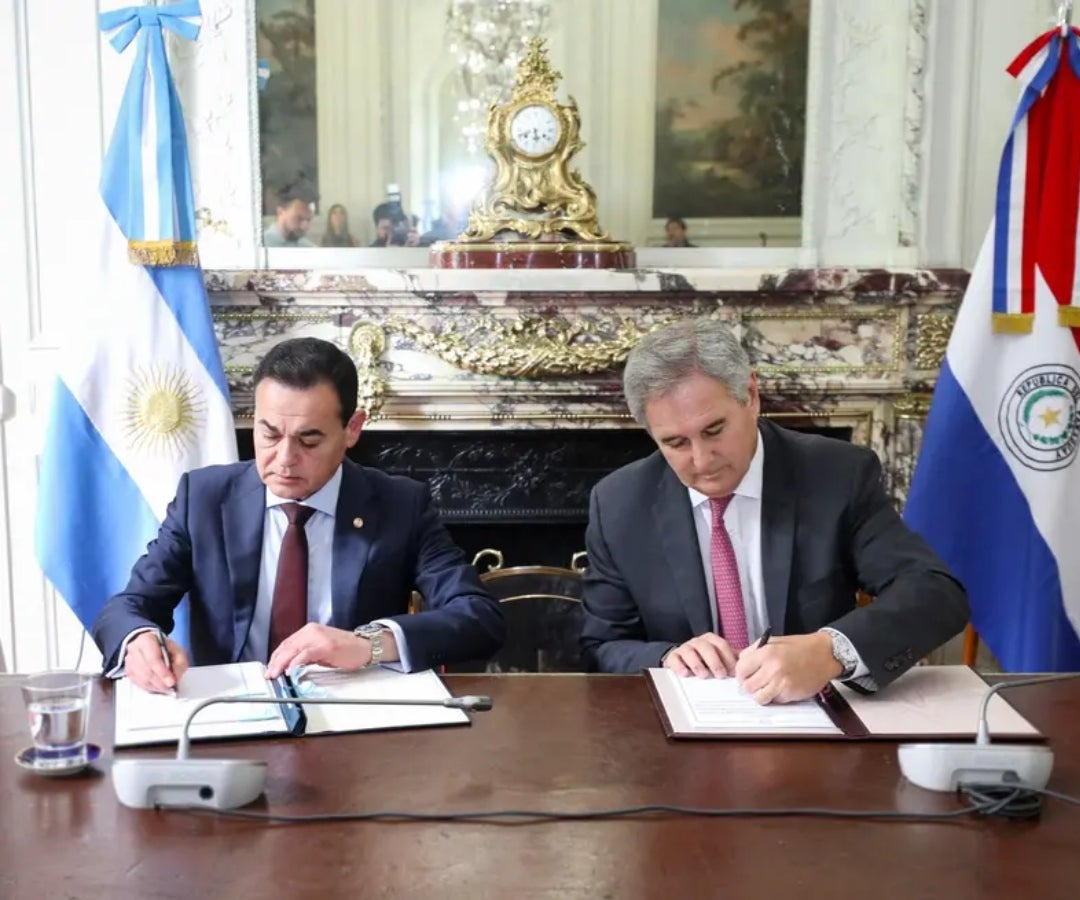 Argentina y Paraguay firman un acuerdo de “cielos abiertos” para modernizar y liberalizar el espacio