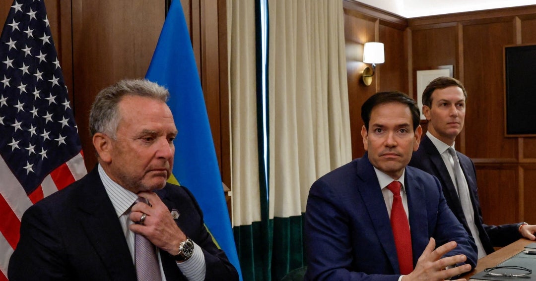 Ucrania y Rusia se acusan mutuamente de violar el alto el fuego respaldado por EE.UU.