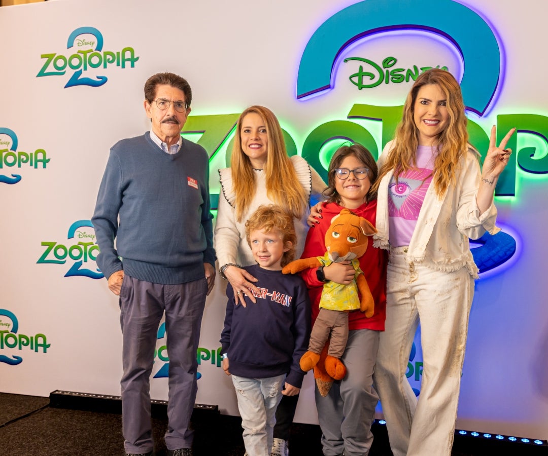 Gustavo Soto; Gina Soto; Salvador Ramón;Dante Aguilar; y la presentadora Ana Karina Soto, durante el evento.