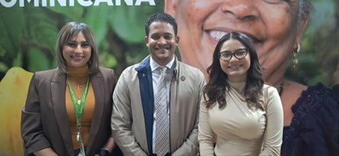 Arisleyda Corcino, gerente de sucursal de río San Juan Banco Agrícola; Steven Baldera, coordinador general de proyectos especiales del Banco Agrícola; y Danisa Feliz, gerente de mercadeo del Banco Agrícola.