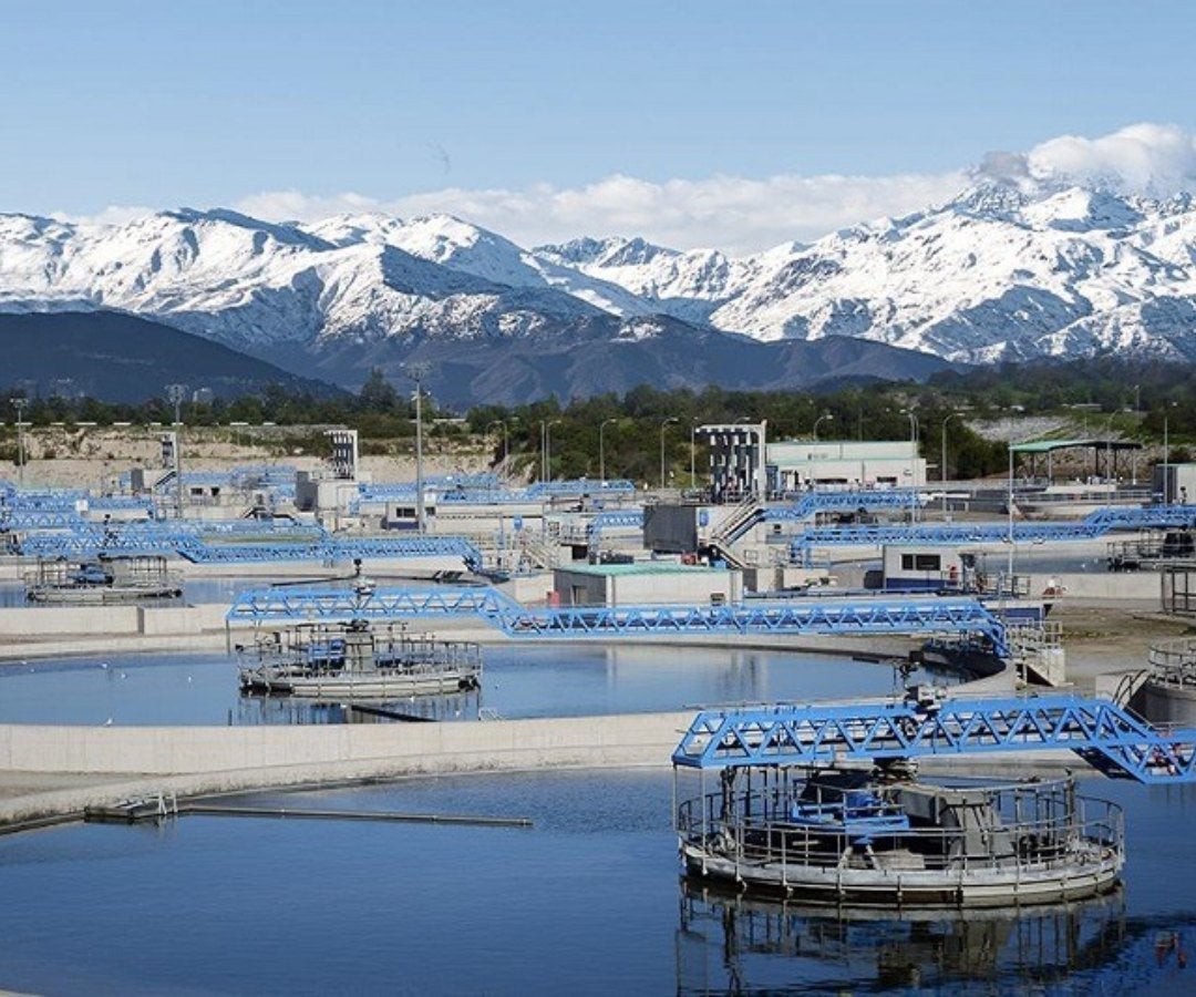 La compañía tiene en sus manos ayudar a Aguas Andinas, la empresa que da agua a la capital