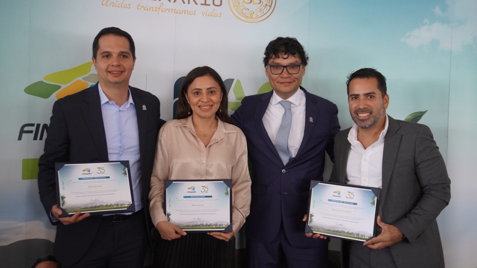 Eduardo Echeverri, líder Agro en Bancolombia; Maria Paulina Bedoya, líder de propuesta de valor Pymes y empresas de Bancolombia; Edwin Sánchez, director de garantías de Finagro; y Alejandro Callejas, gerente de productos Banco de Occidente.