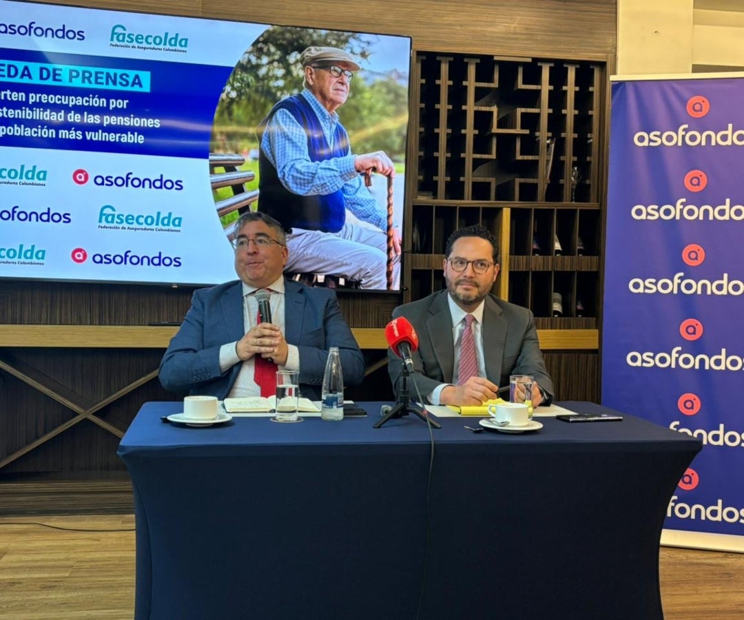 Gustavo Morales, presidente de Fasecolda, y Andrés Velasco, presidente de Asofondos