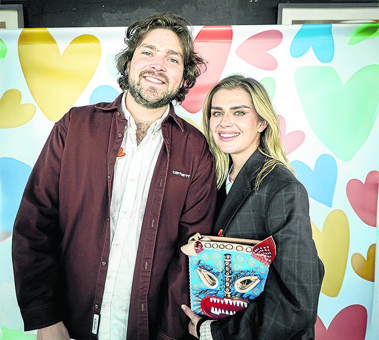 Los creadores de contenido Alejandro Torres y Ana María Cardona se hicieron presentes en el lanzamiento.