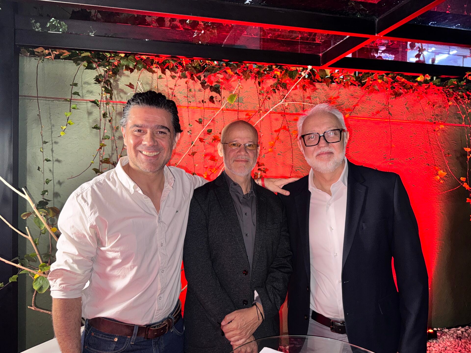 Jorge Orozco, country manager de Tivit Colombia; Holger Navarro, gerente de operaciones de Tivit Colombia; y Leonardo Covalschi, CEO de Tivit Latam.