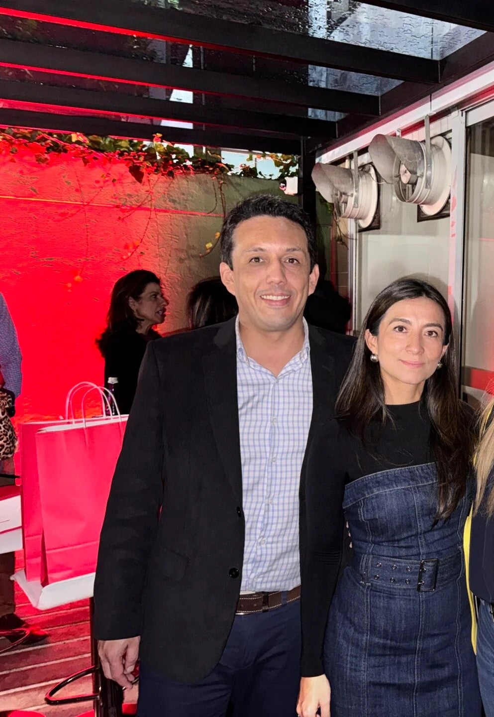 Pablo García, líder de ciberseguridad de Tivit Latam; yJennifer Ángel, especialista de preventa Tivit Colombia.