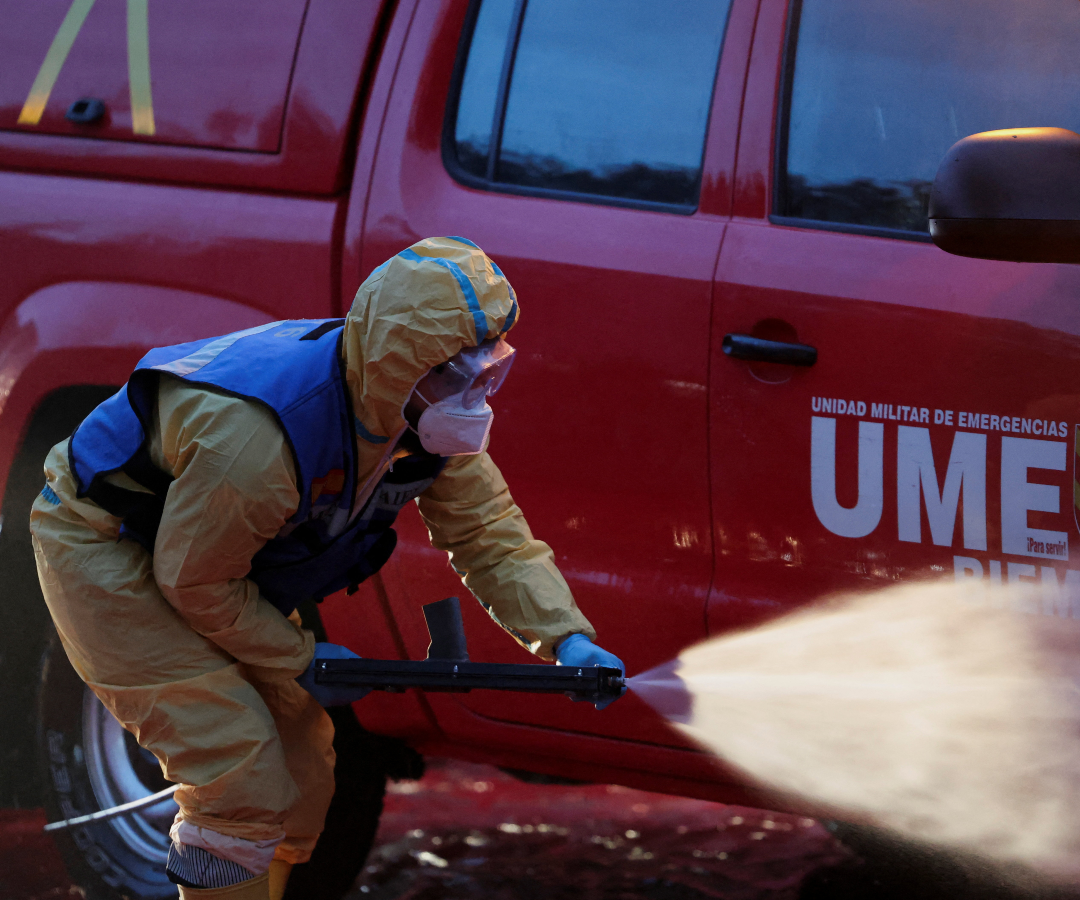 España despliega mil agentes para contener el brote de peste porcina