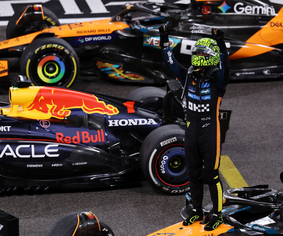 Lando Norris de McLaren celebra después de coronarse campeón