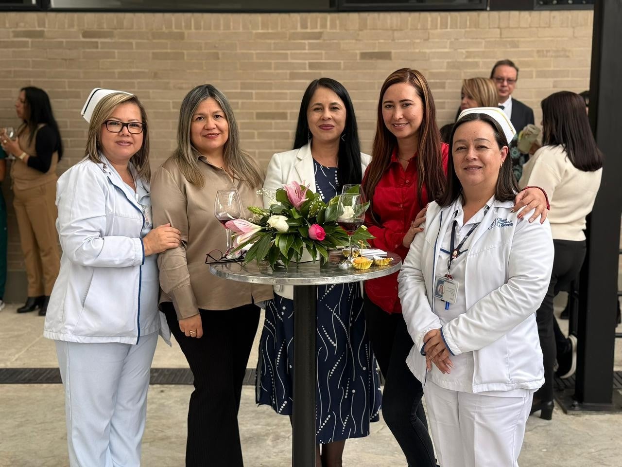 Andrea Medina, subdirectora de Enfermería; Gina Duarte, subdirectora financiera; Marinela Mahecha, jefe de Logística y Compras; Laura Alvarado, ingeniera ambiental; y Nidia Prieto, coordinadora de Enfermería Diagnóstica, del equipo de la Clínica Universidad de La Sabana.