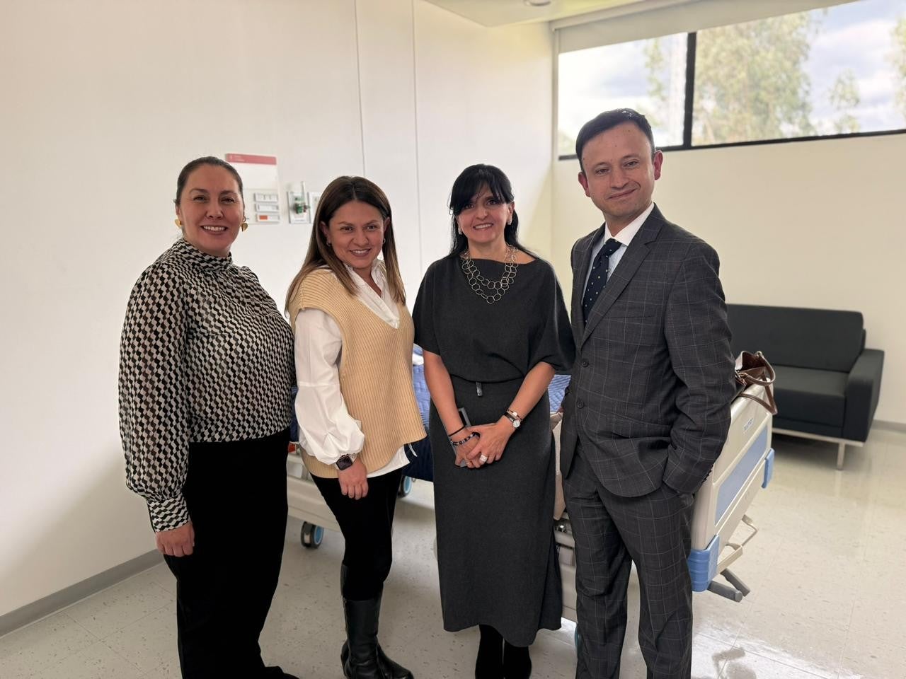 Ivonne Perlaza, jefe de Experiencia del Paciente; Leidy Nieto, jefe de Calidad; María Angélica Bazurto, jefe del Centro de Medicina del Sueño; y Carlos Aguirre, director de Educación, de la Fundación Neumológica Colombiana.