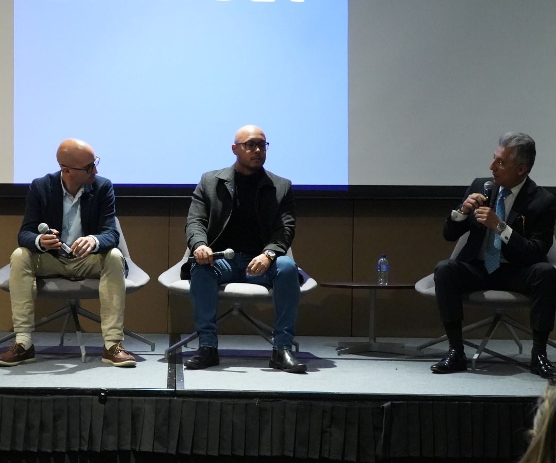 Esteban Villa CEO Control T; Harold Peñates, gerente de Tecnología Grupo OET y Arnulfo Cuervo, presidente de Fedetranscarga.