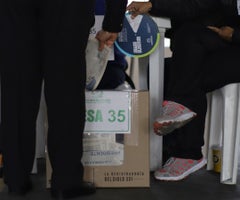 Puesto de votación durante elecciones Puesto de votación durante elecciones