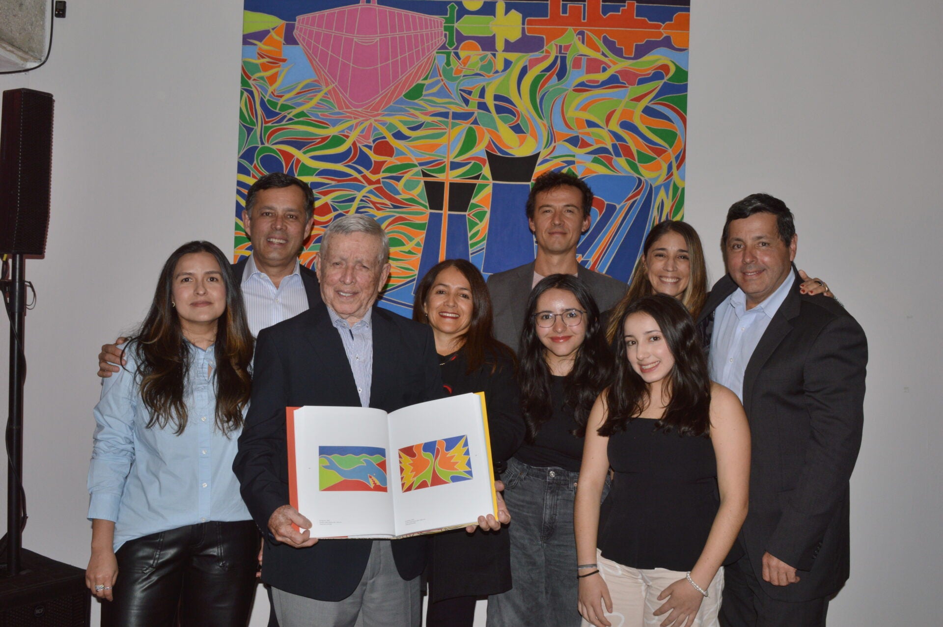 Oliverio del Villar, hermano de Hernando ‘Momo’ del Villar, pintor y artista samario homenajeado; junto a su familia.