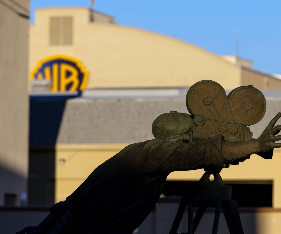 Warner Bros. insta a los inversionistas a rechazar la oferta _inferior_ de Paramount