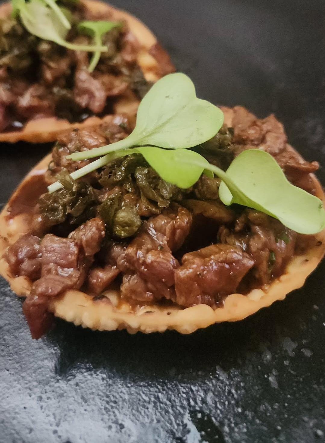 Tostada de tartar de res, la nueva apuesta del menú 