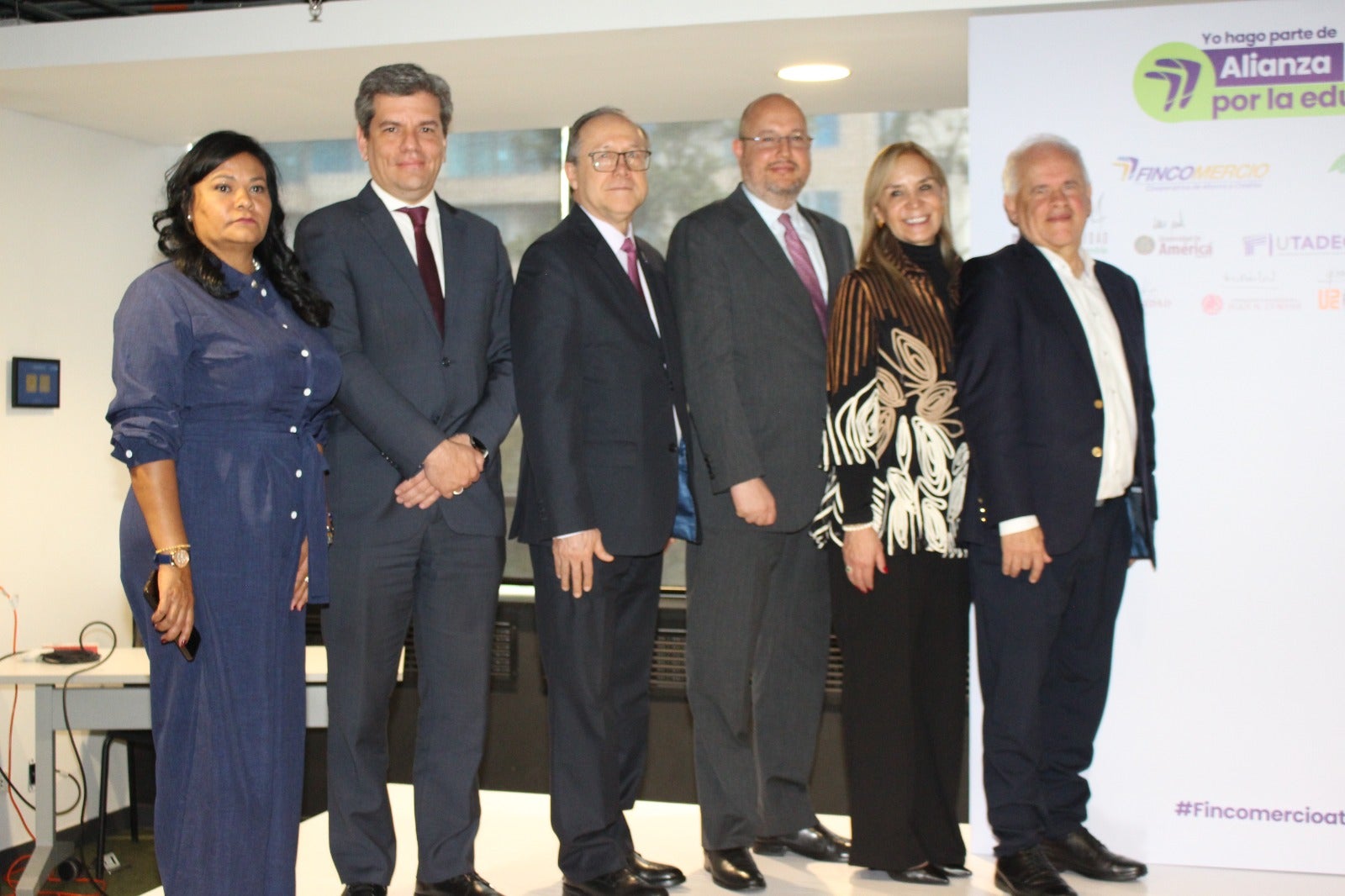 Gloria Gutiérrez, gerente comercial de Fincomercio; Manuel Acevedo, rector de la Universidad Udca; y Marco Tulio Calderón, rector de la universidad La Gran Colombia.