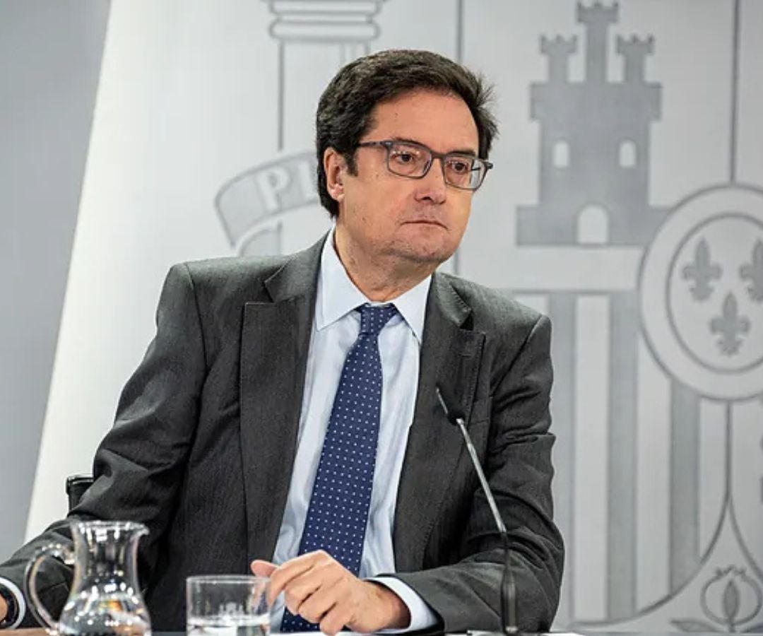 El ministro de Transformación Digital y Función Pública; Óscar López, tras el Consejo de Ministros del 2 de diciembre en Moncloa