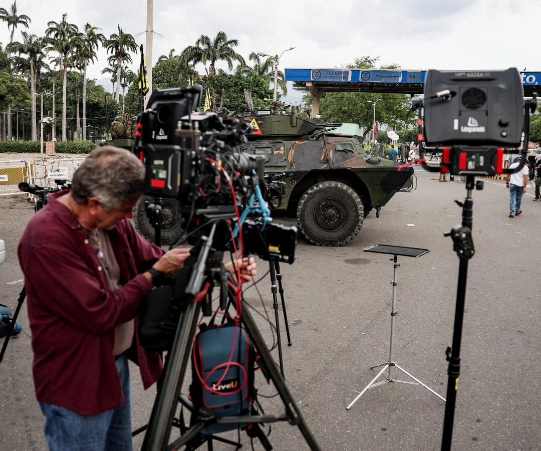 Periodistas en la frontera entre Colombia y Venezuela