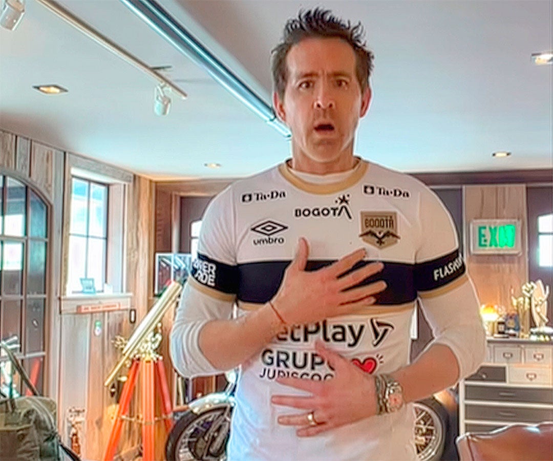 Ryan Reynolds cambia su traje de Deadpool