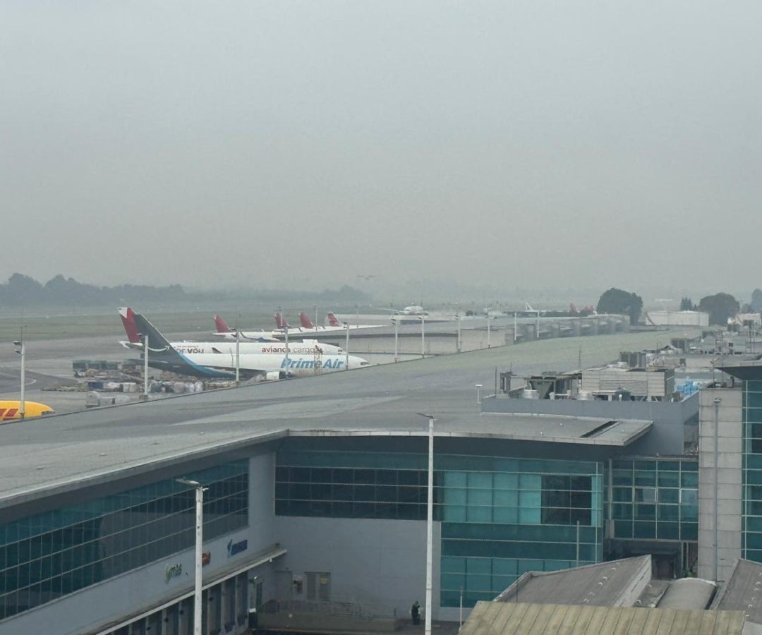 Nuevamente hay retrasos en vuelos en El Dorado por el clima