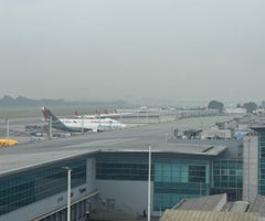 Nuevamente hay retrasos en vuelos en El Dorado por el clima