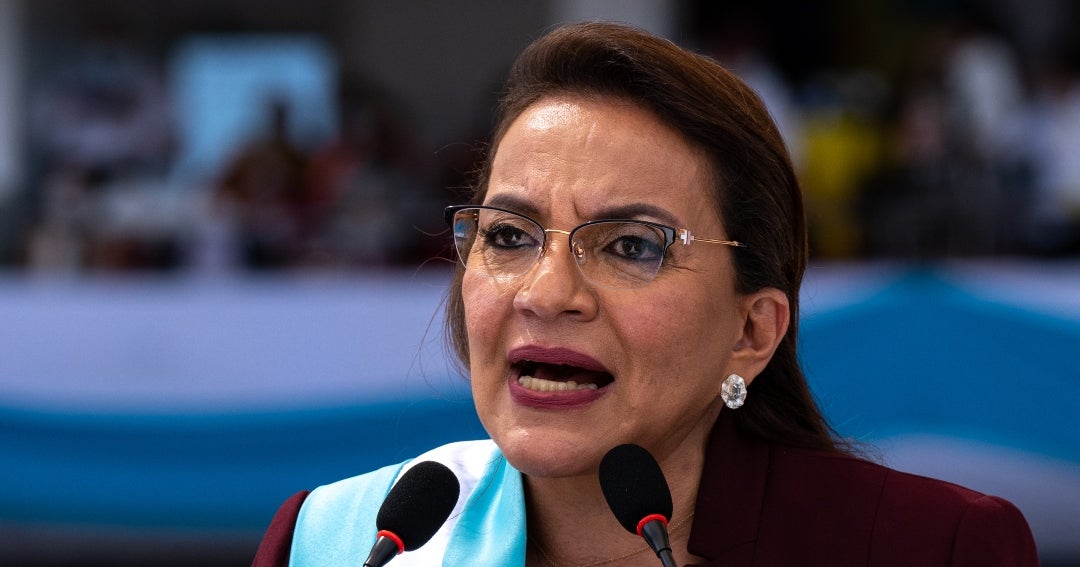 Presidenta de Honduras ordena recuento de votos y solicita reunión con Trump