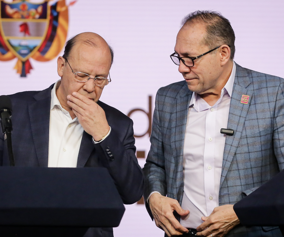 MinTrabajo y MinHacienda anunciando el alza del salario mínimo