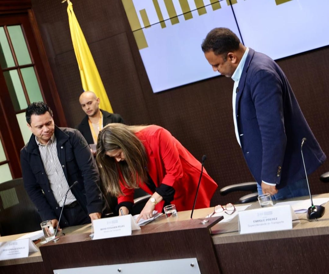 Ministra de Transporte radicó proyecto