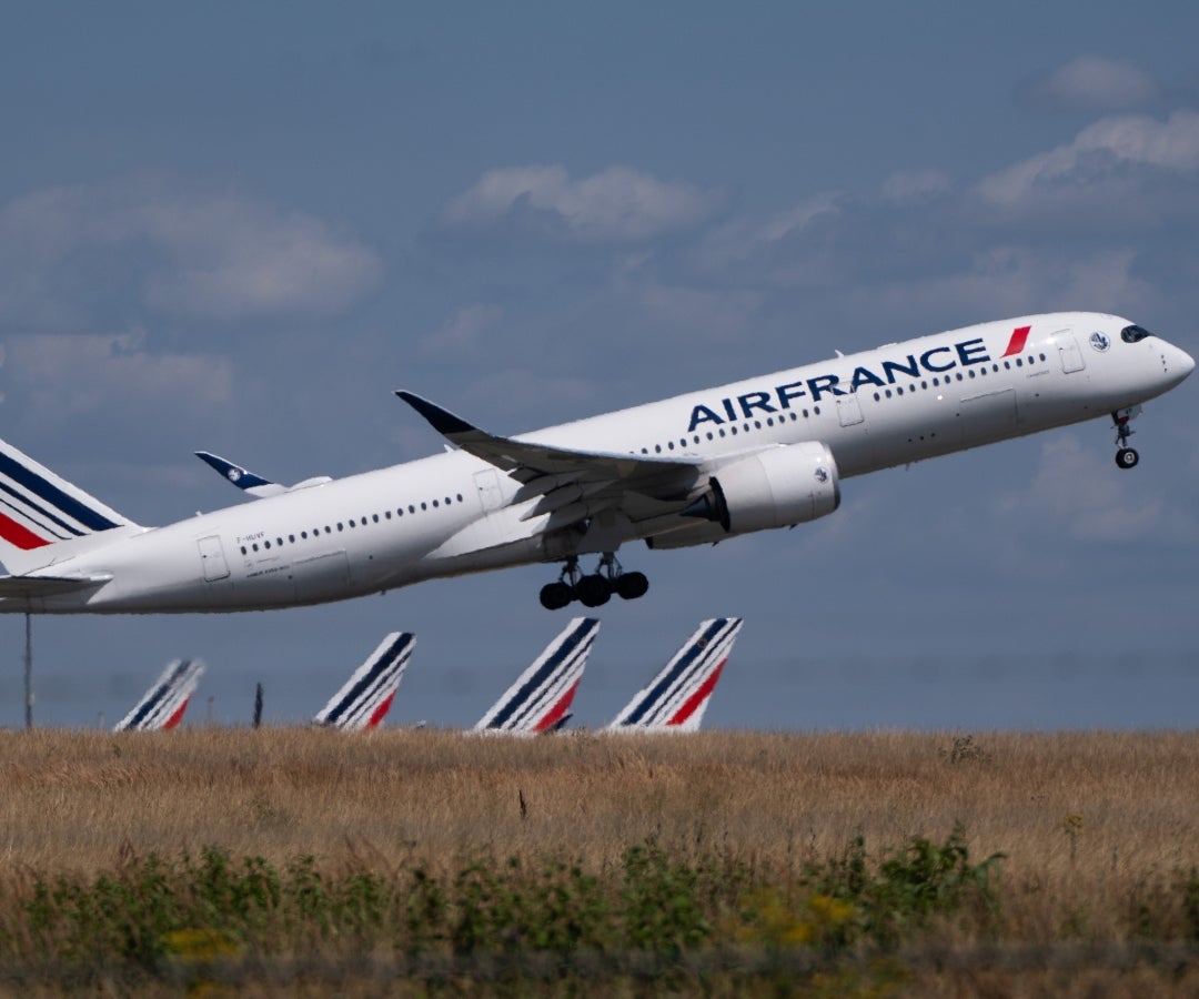 Aerolíneas suspenden vuelos a Dubái