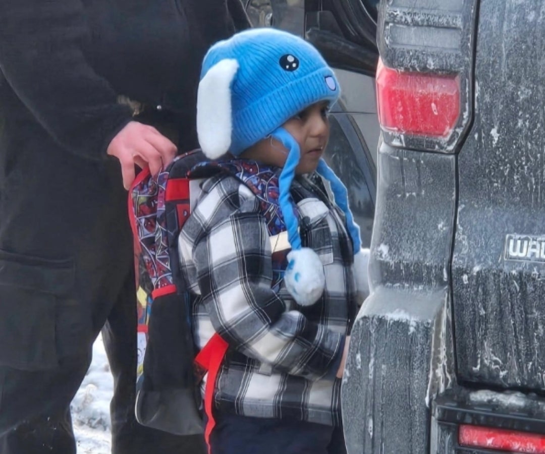 Familia de niño detenido en Estados Unidos clama por su liberación desde Ecuador