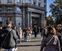 Amnistía migratoria en España satura los servicios y provoca avalancha de solicitantes