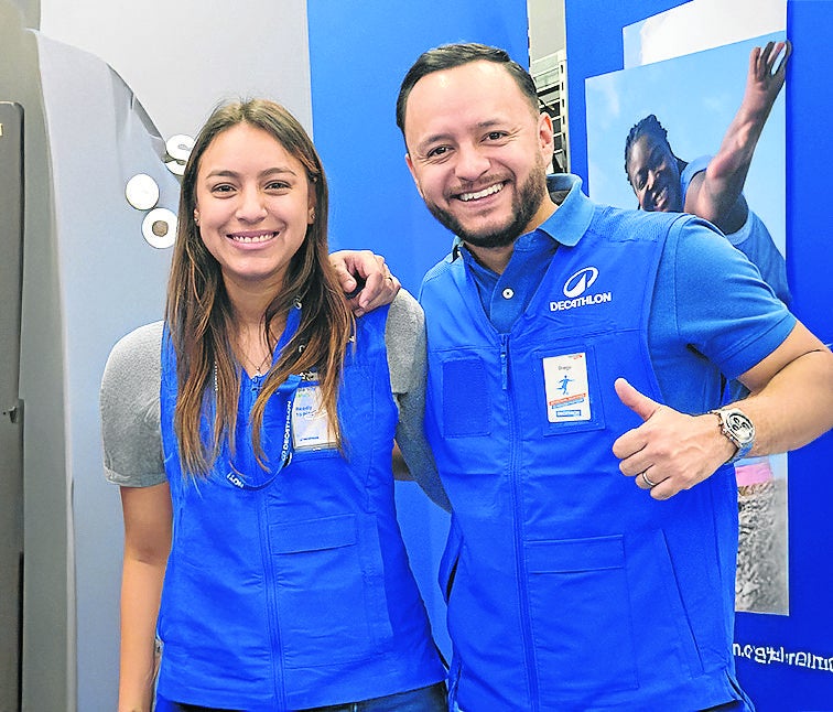 Sarah Rojas, directora Tienda Ciudad Jardín, y Diego Chávez director Tienda Cañaveralejo.