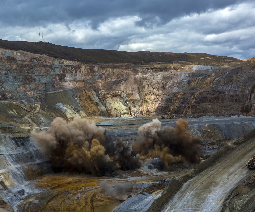 Oro superó US$5.000, mientras que Perú aún empuja 12 proyectos para explorar