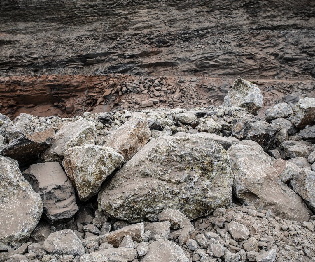 Ministra prepara firma de contrato para proyecto de litio en salar de Maricunga