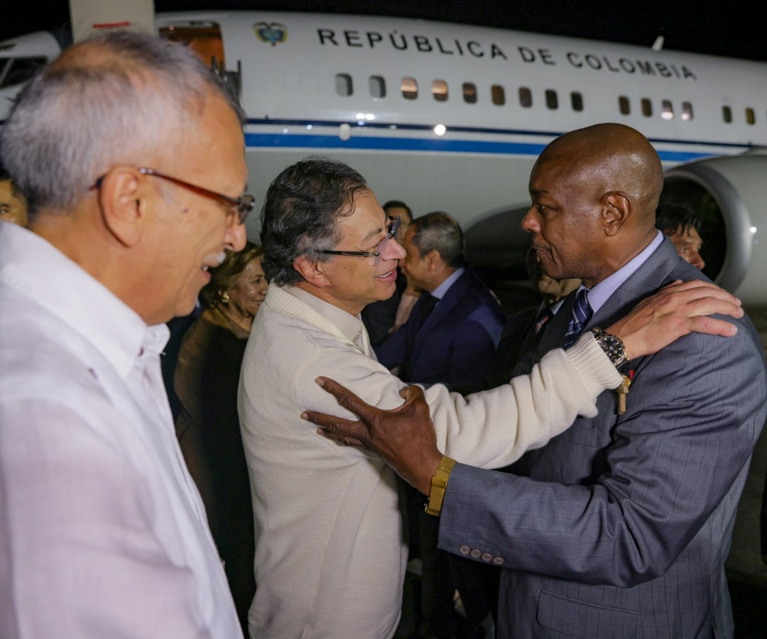 Petro llega a Panamá en medio de tensiones regionales y antes de su cita con Trump