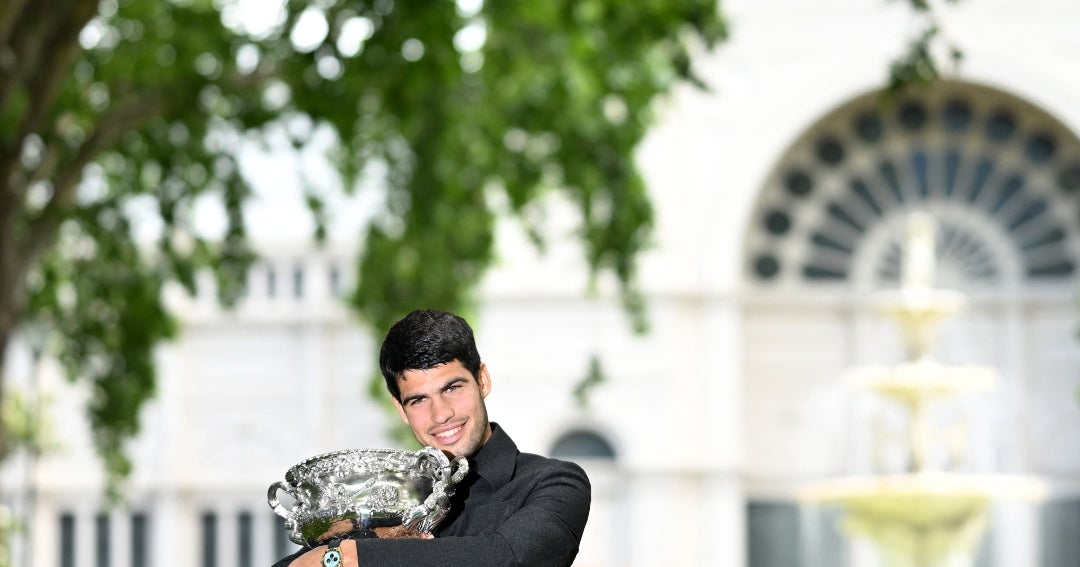 Alcaraz espera resultados médicos para decidir si defenderá el título en Roland Garros