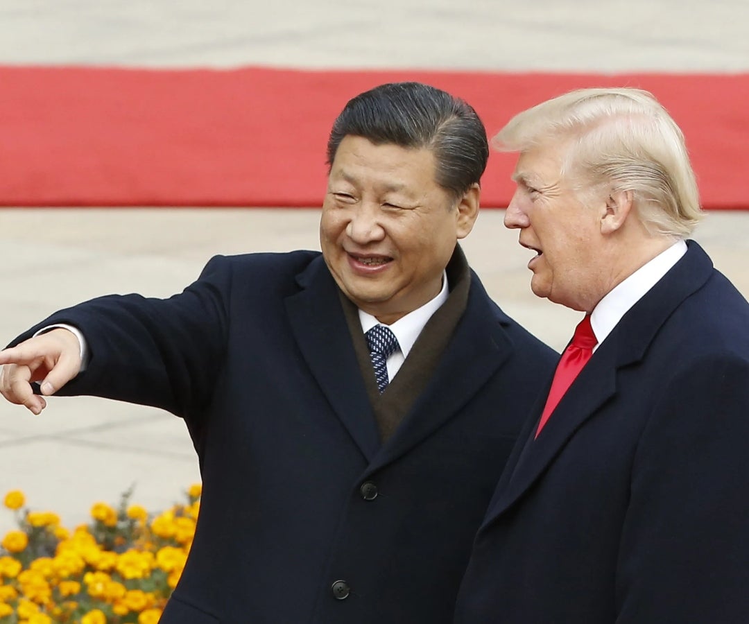 El presidente chino, Xi Jinping, mantiene una conversación telefónica con Trump