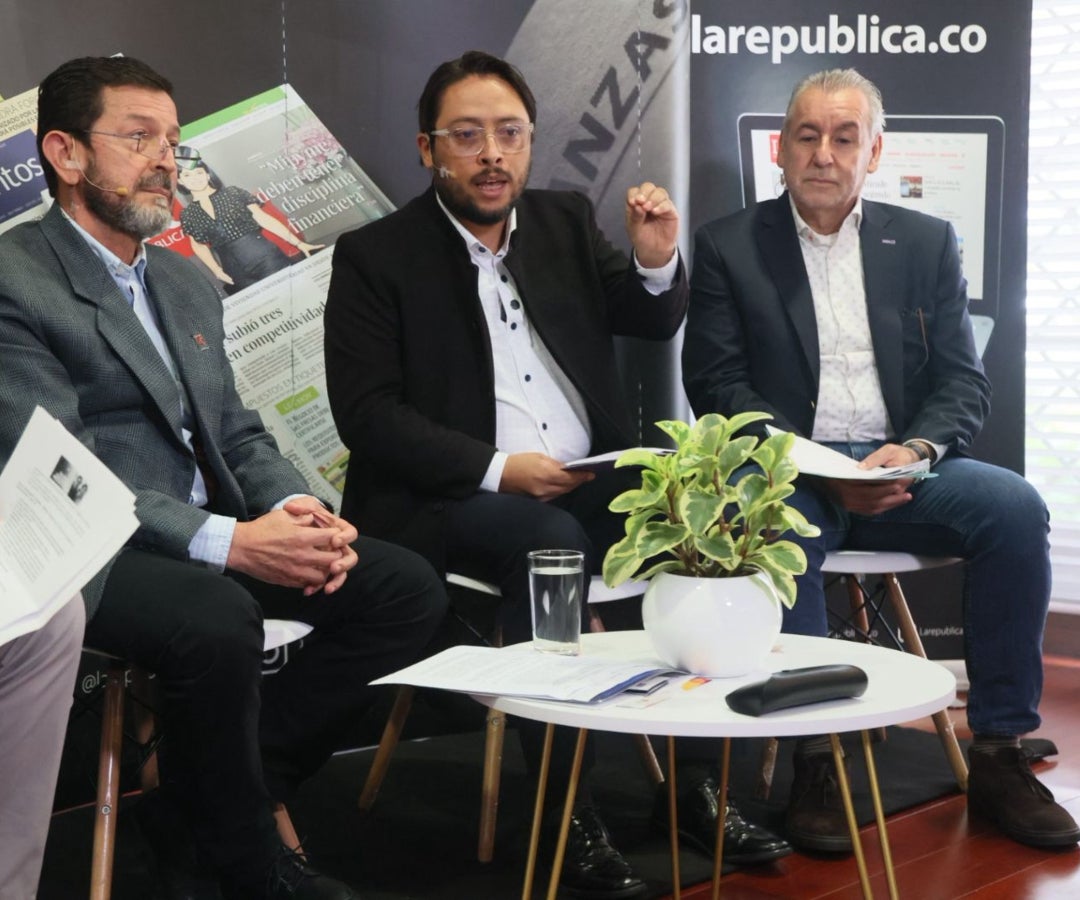 Oscar Domínguez González, director de Ascun (izquierda); Ricardo Moreno, viceministro de Educación Superior (centro); y Jorge Eduardo Londoño Ulloa, director general del Sena (derecha).