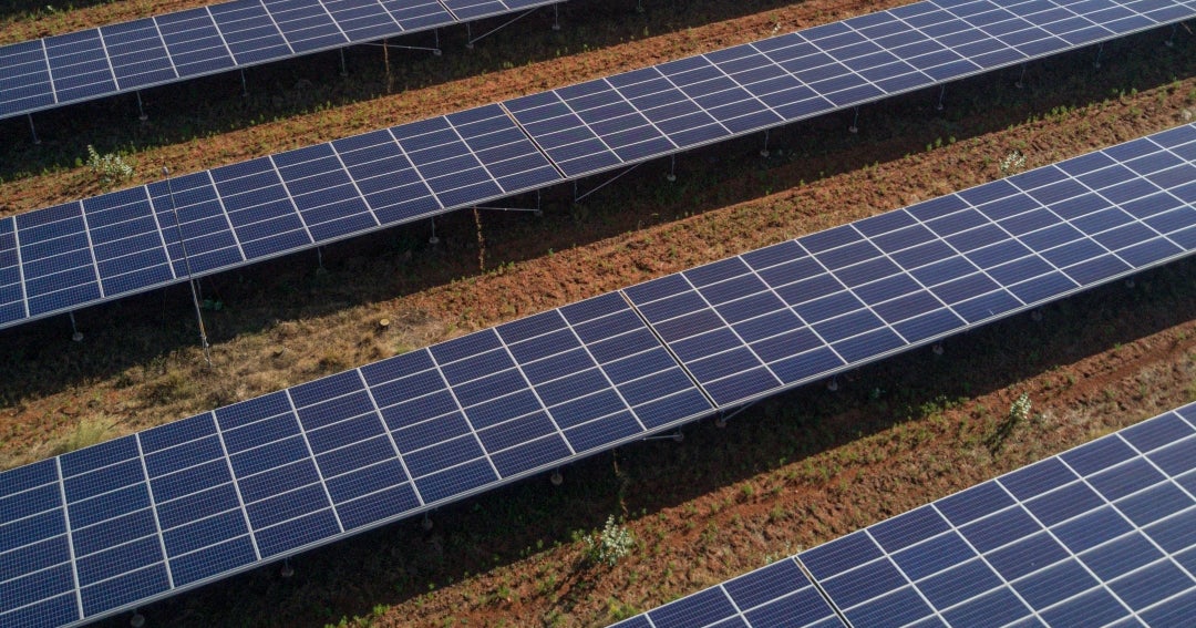 Tesla apunta a varias regiones de EE.UU. para aumentar producción de células solares