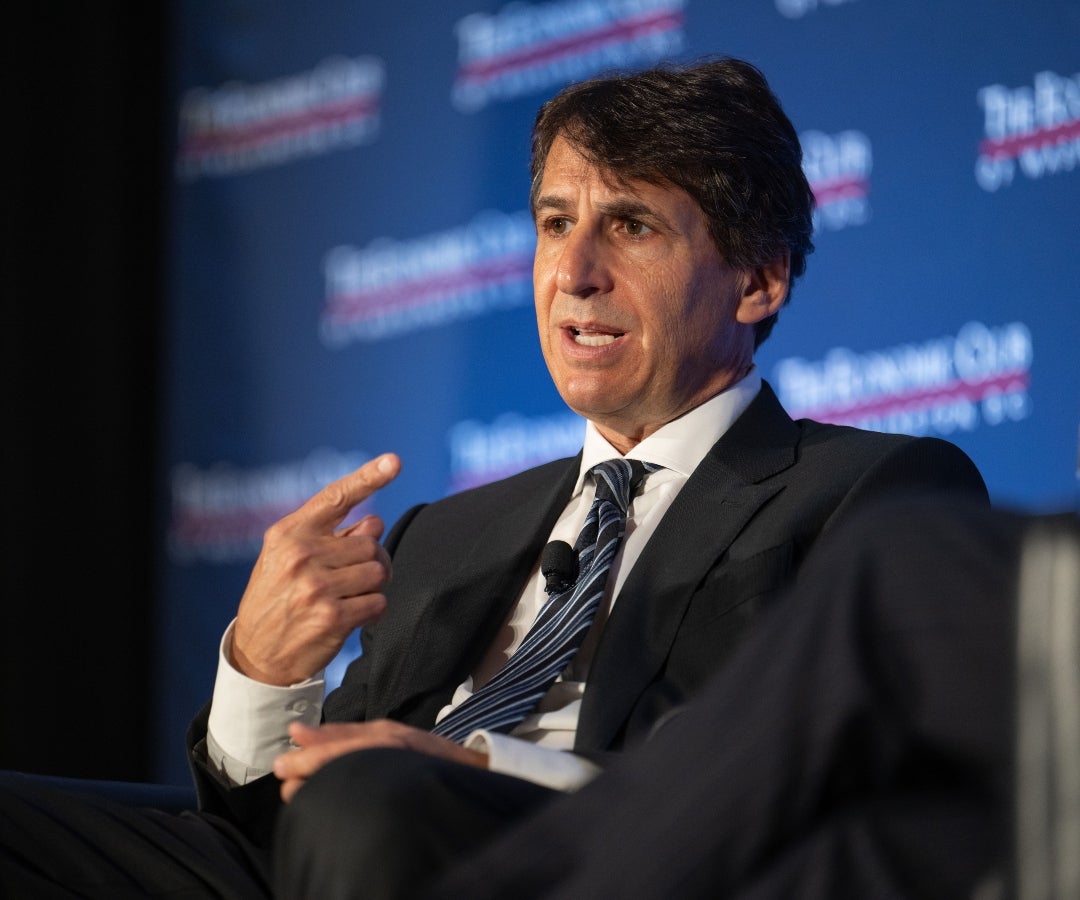 Apollo Global establece un récord de préstamos para competir con Wall Street