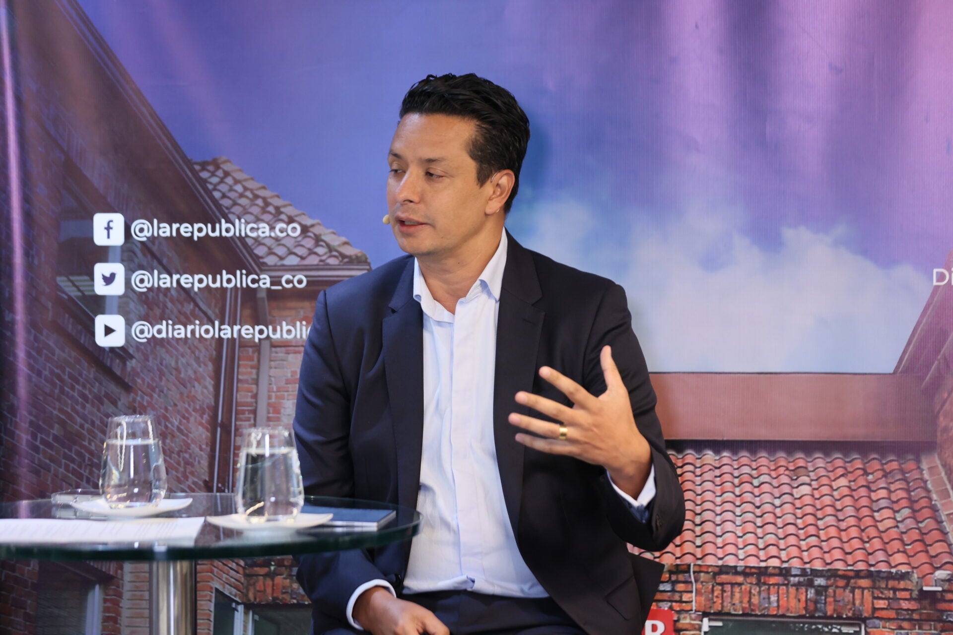 John Linares, presidente de Banco Contactar