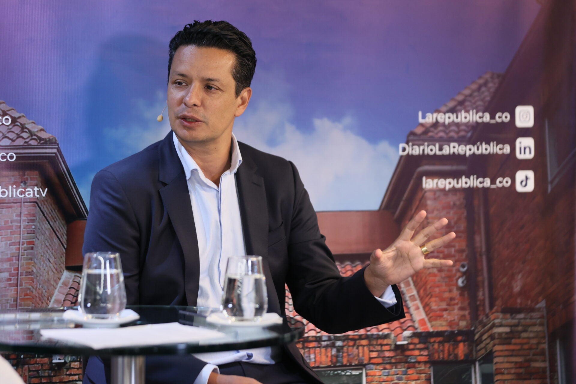 John Linares, presidente de Banco Contactar