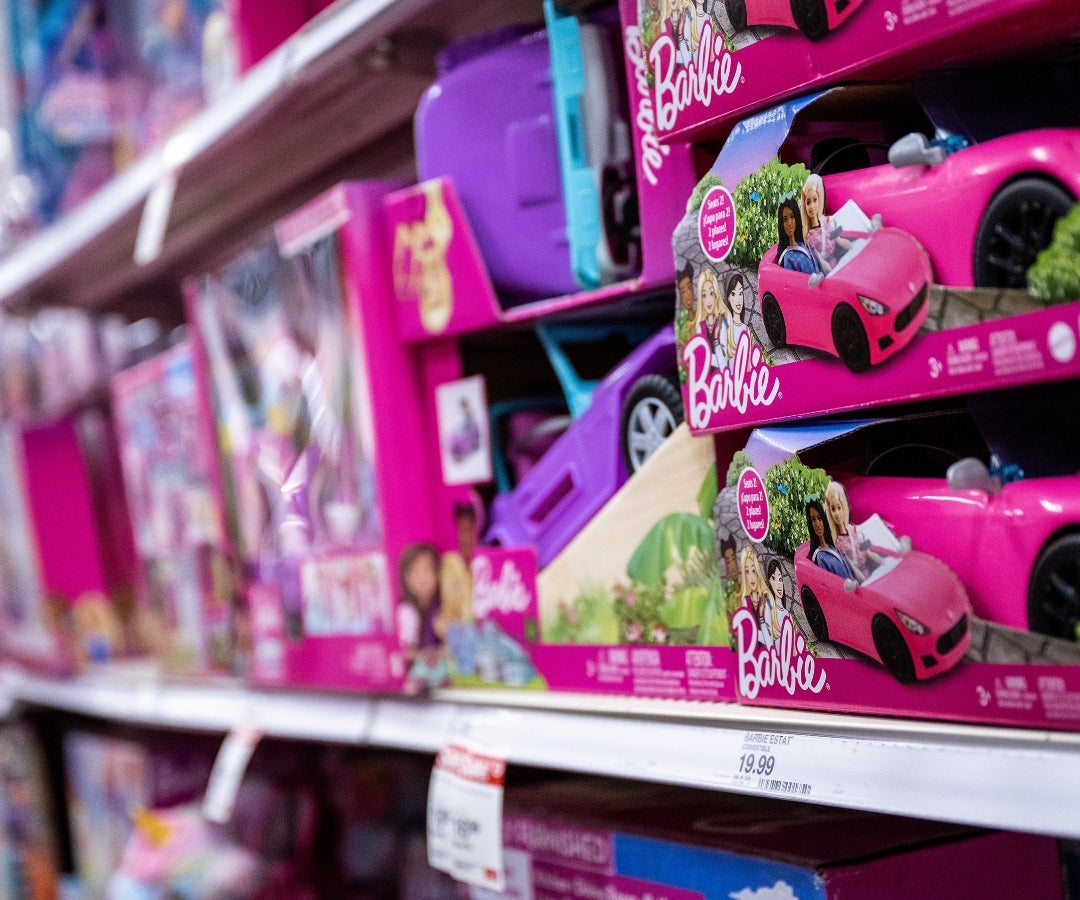 Acciones de Mattel se desploman por ventas navideñas que no alcanzaron estimaciones